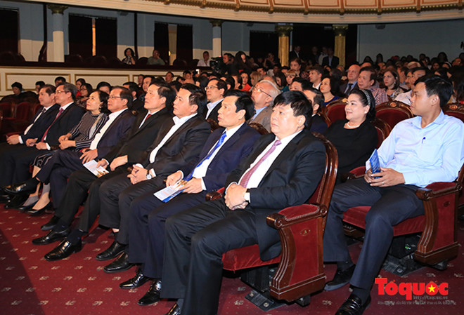 Sâu lắng tình khúc “Bạch dương“