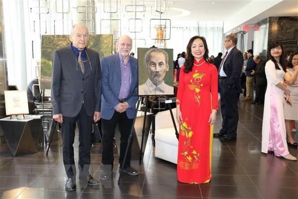 Họa sỹ Canada: Chủ tịch Hồ Chí Minh phi thường nhưng rất gần gũi