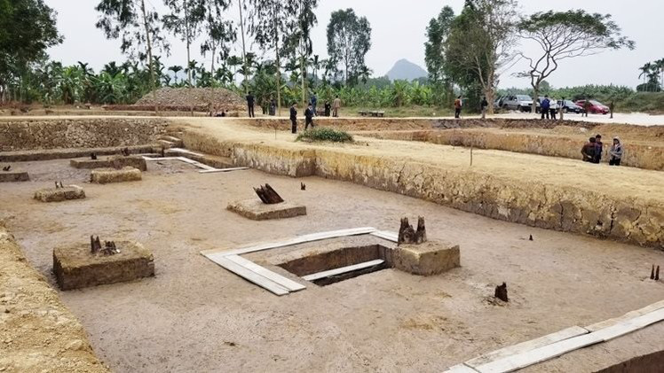 Cấp phép khai quật khẩn cấp 13 cọc gỗ mới phát hiện