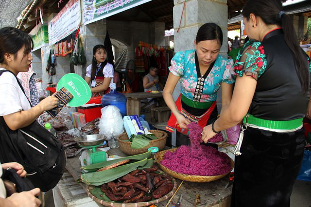 Giới thiệu nét ẩm thực độc đáo của phụ nữ dân tộc Thái
