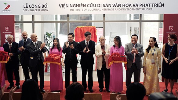 Tìm hiểu các công trình di sản qua mô hình kính thực tế ảo 3D-VR