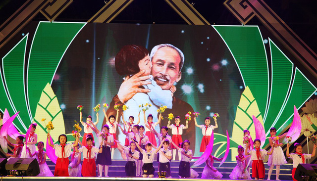 Khai mạc Lễ hội Làng Sen 2019