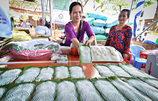Hàng trăm Nghệ nhân trổ tài tại Hội thi Bánh dân gian năm 2019 