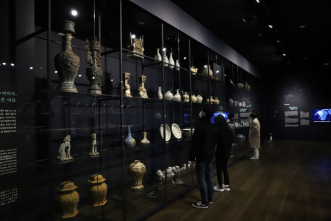 Trưng bày “Dòng chảy gốm sứ văn hóa Việt Nam” tại Bảo tàng quốc gia Gwangju, Hàn Quốc