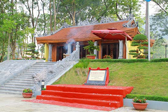 Sơn La: Gắn biển công trình chào mừng kỷ niệm 60 năm ngày Bác Hồ về thăm Tây Bắc