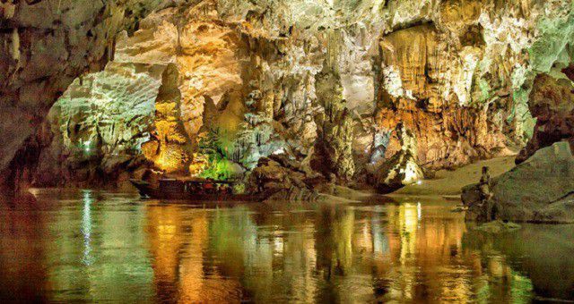 Phong Nha – Kẻ Bàng phải tạm dừng đón khách do nước dâng cao