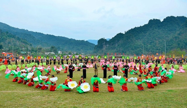 Bảo tồn giá trị văn hóa truyền thống các dân tộc thiểu số gắn với phát triển du lịch