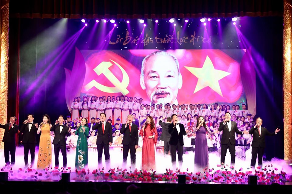 Bộ trưởng Nguyễn Ngọc Thiện dự buổi biểu diễn tổng duyệt chương trình nghệ thuật đặc biệt Lời Bác dặn trước lúc đi xa