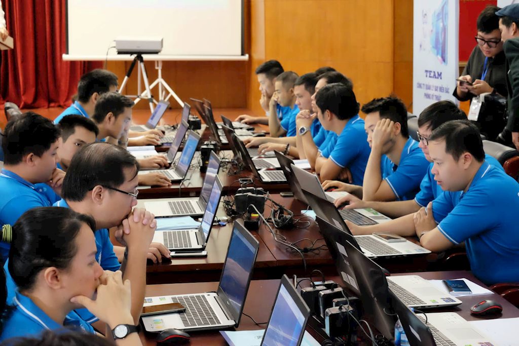 Cán bộ CNTT ngành hàng không tập dượt ứng phó hacker can thiệp bất hợp pháp vào hệ thống điều hành bay