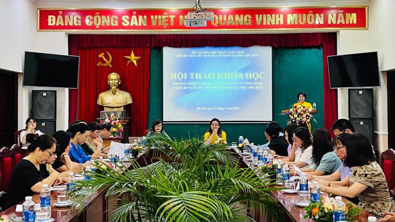 Ứng dụng công nghệ vào chương trình giáo dục di sản tư tưởng Hồ Chí Minh