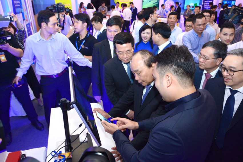Ấn tượng triển lãm công nghệ “Make in Vietnam”