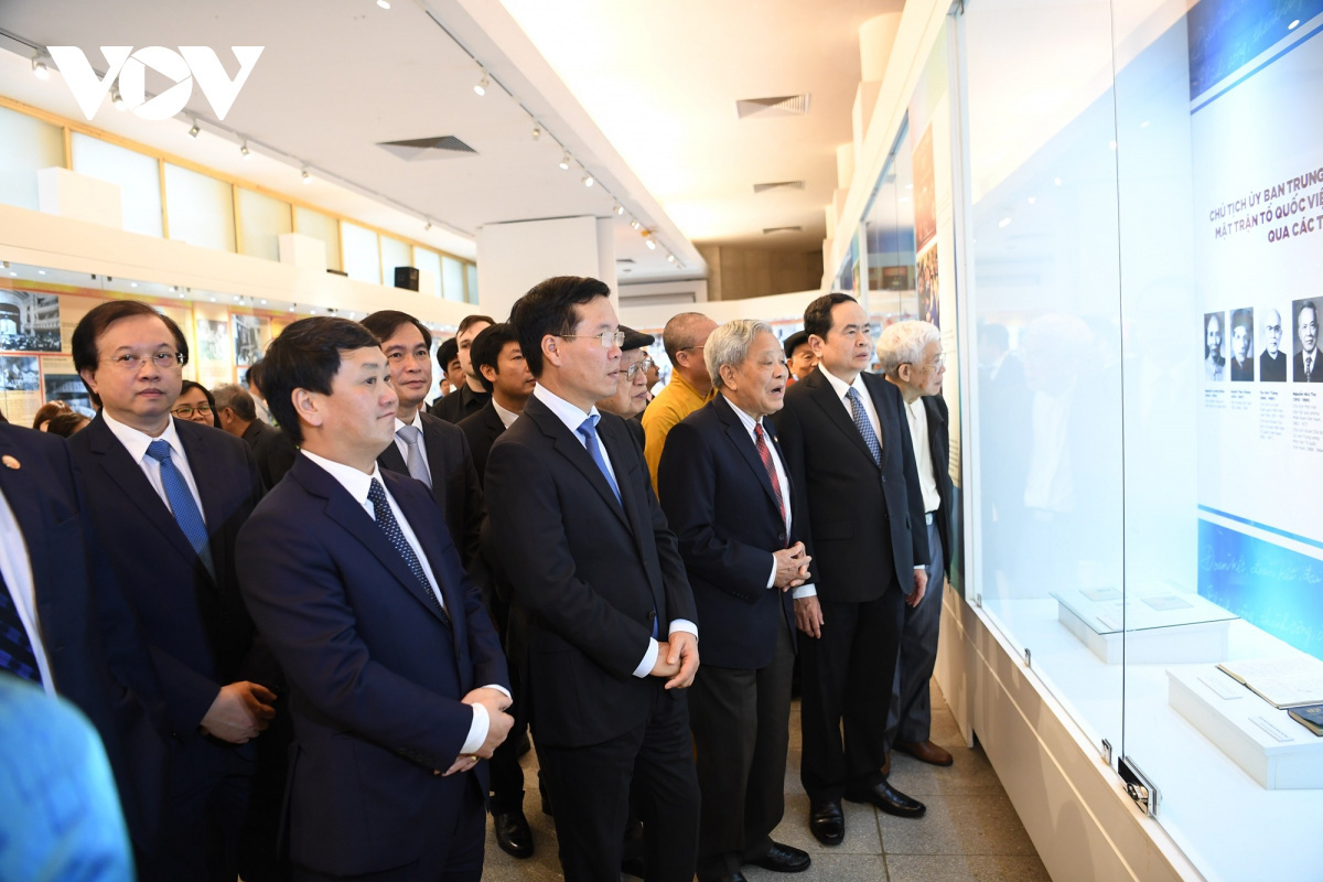 Giới thiệu 250 tài liệu, hiện vật và hình ảnh tiêu biểu tại trưng bày chuyên đề 