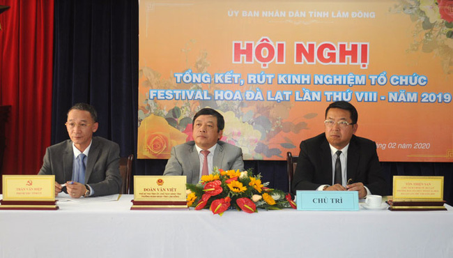 17 tập thể và 28 cá nhân được khen thưởng vì đã có nhiều thành tích xuất sắc trong công tác tổ chức festival Hoa Đà Lạt 