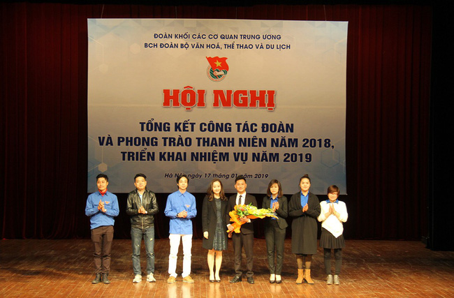 Thành lập Câu lạc bộ Nghệ sĩ trẻ trực thuộc Đoàn Bộ
