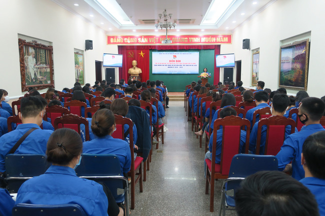 Sôi nổi Diễn đàn Tuổi trẻ Bộ VHTTDL tự hào tiến bước dưới cờ Đảng