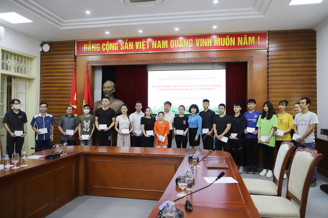 Công đoàn Bộ Văn hóa, Thể thao và Du lịch trao quà hỗ trợ, động viên đoàn viên, người lao động gặp khó khăn do dịch bệnh Covid-19