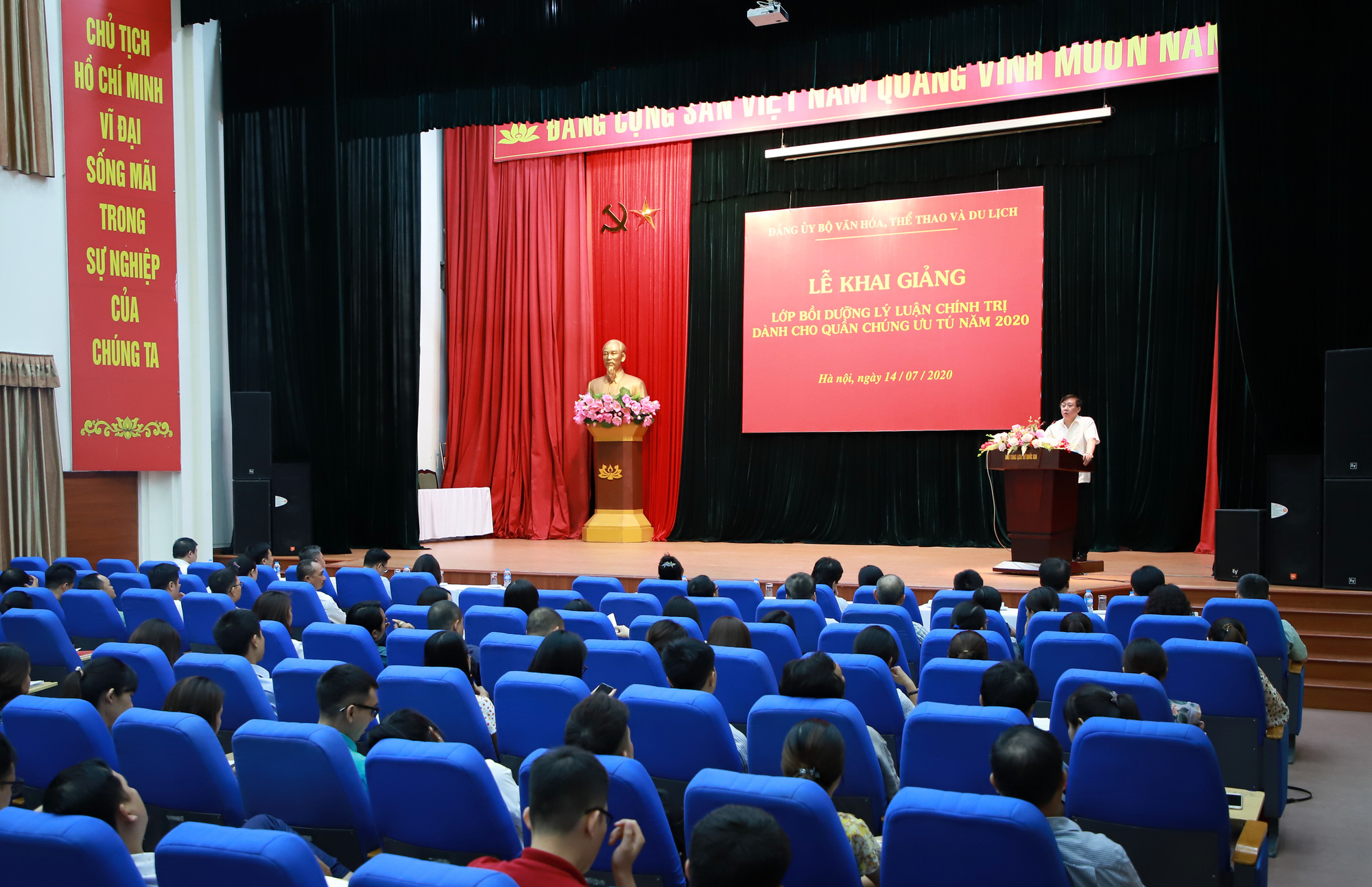 Khai mạc lớp bồi dưỡng lý luận chính trị dành cho quần chúng ưu tú năm 2020.