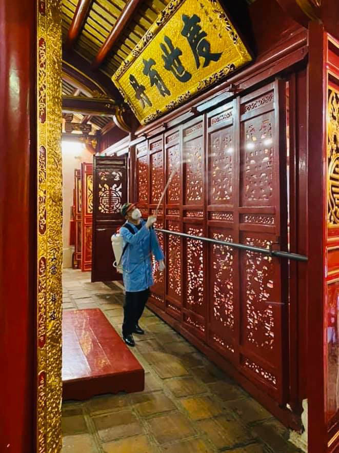 Hà Nội: Phun thuốc khử trùng phòng chống dịch bệnh nCoV tại các di tích, danh lam thắng cảnh