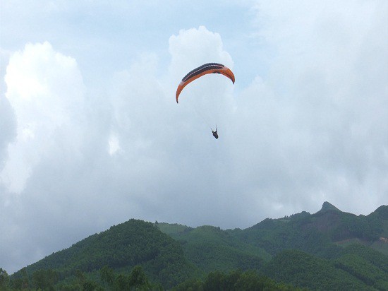 Trải nghiệm thú vị tại lễ hội dù lượn 