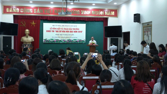 Trao giải 