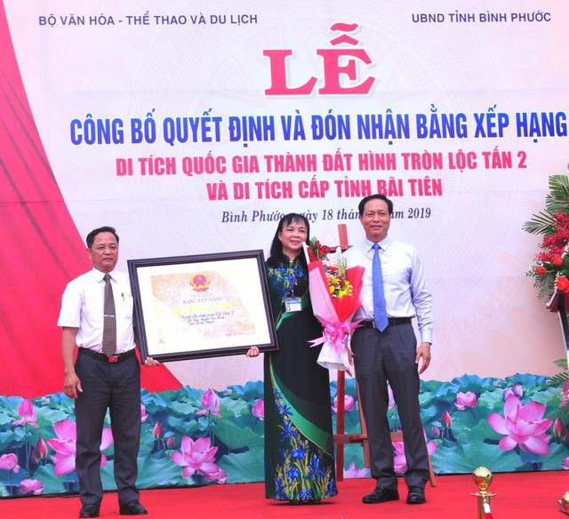 Bình Phước: Trao Bằng xếp hạng di tích khảo cổ quốc gia Thành đất hình tròn Lộc Tấn 2