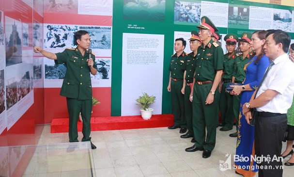 Khai mạc Triển lãm 