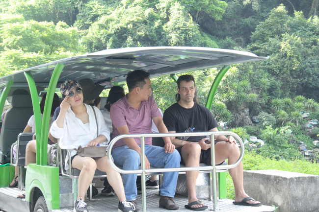 Hơn 11 triệu lượt khách du lịch quốc tế đến Việt Nam trong 8 tháng