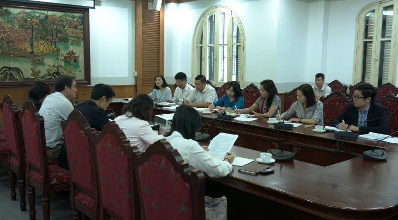 Thứ trưởng Trịnh Thị Thủy làm việc với đại diện Ngân hàng phát triển châu Á