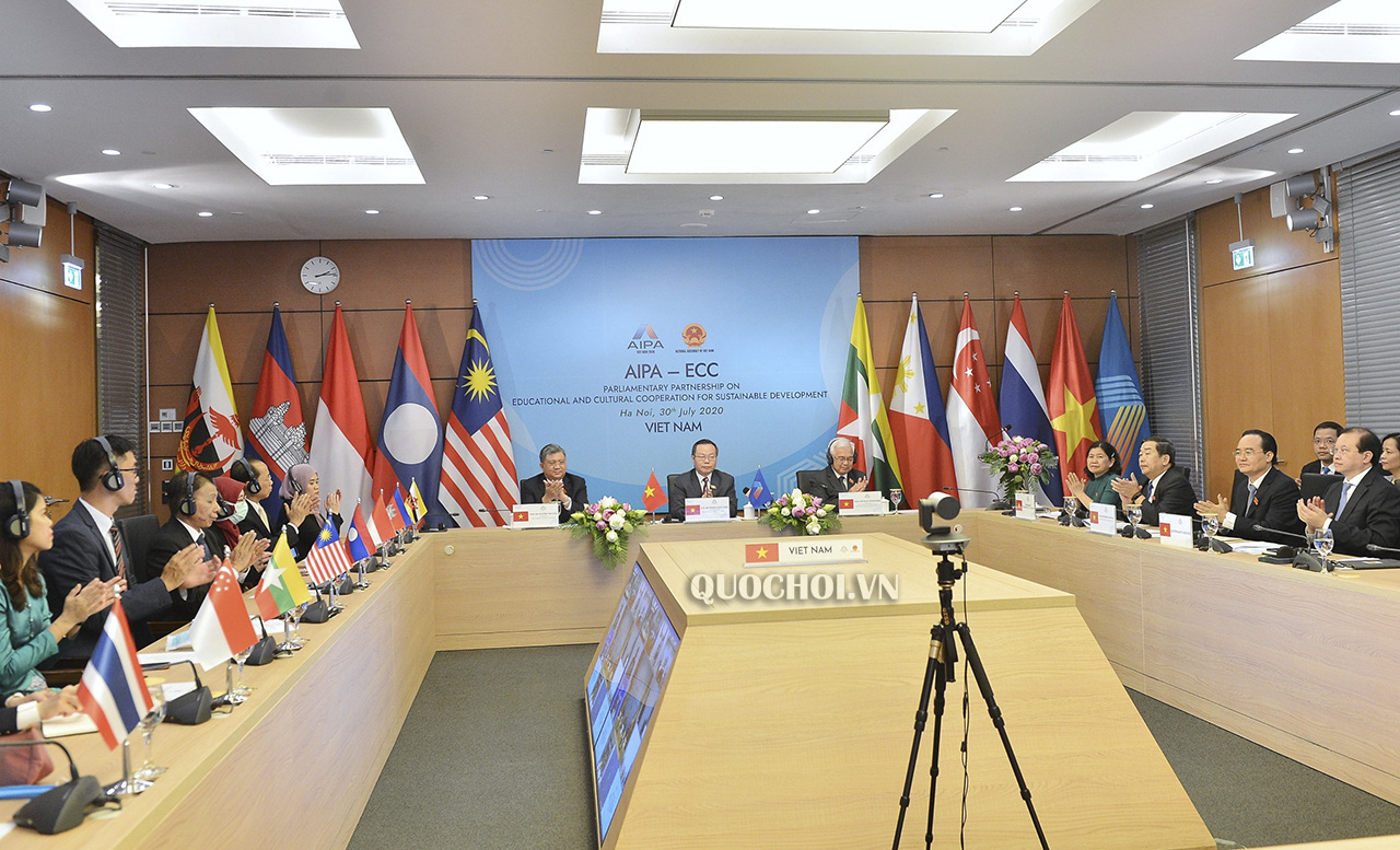 Hình thành cơ chế hợp tác liên khu vực trong thực hiện các mục tiêu phát triển bền vững văn hóa, giáo dục