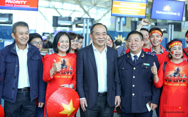 Chủ tịch VFF Lê Khánh Hải lên đường tới Malaysia 