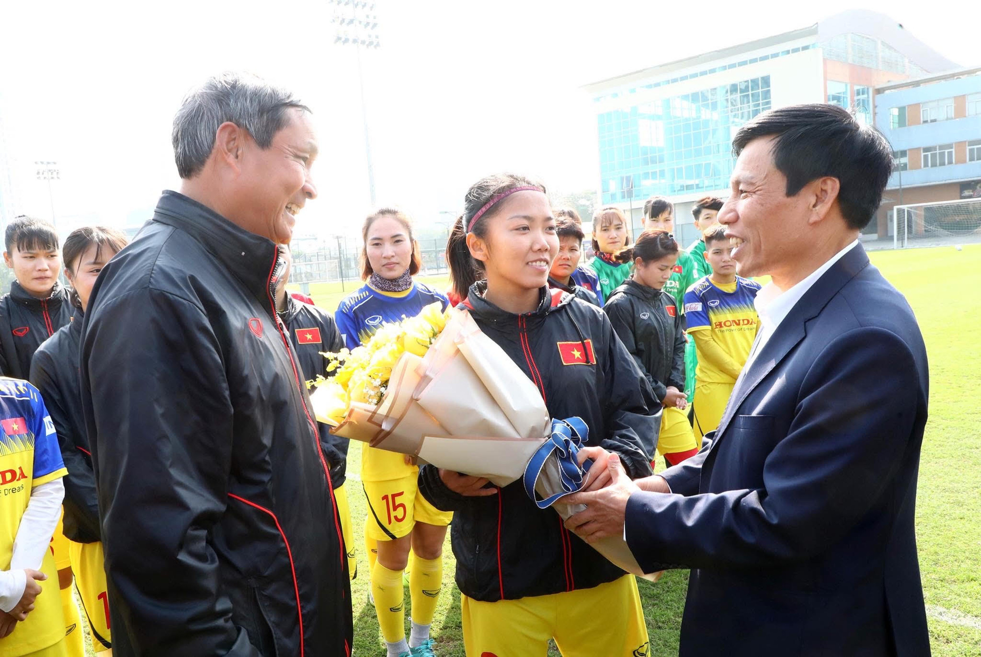 Bộ trưởng Nguyễn Ngọc Thiện gặp mặt đầu xuân ĐT nữ Việt Nam