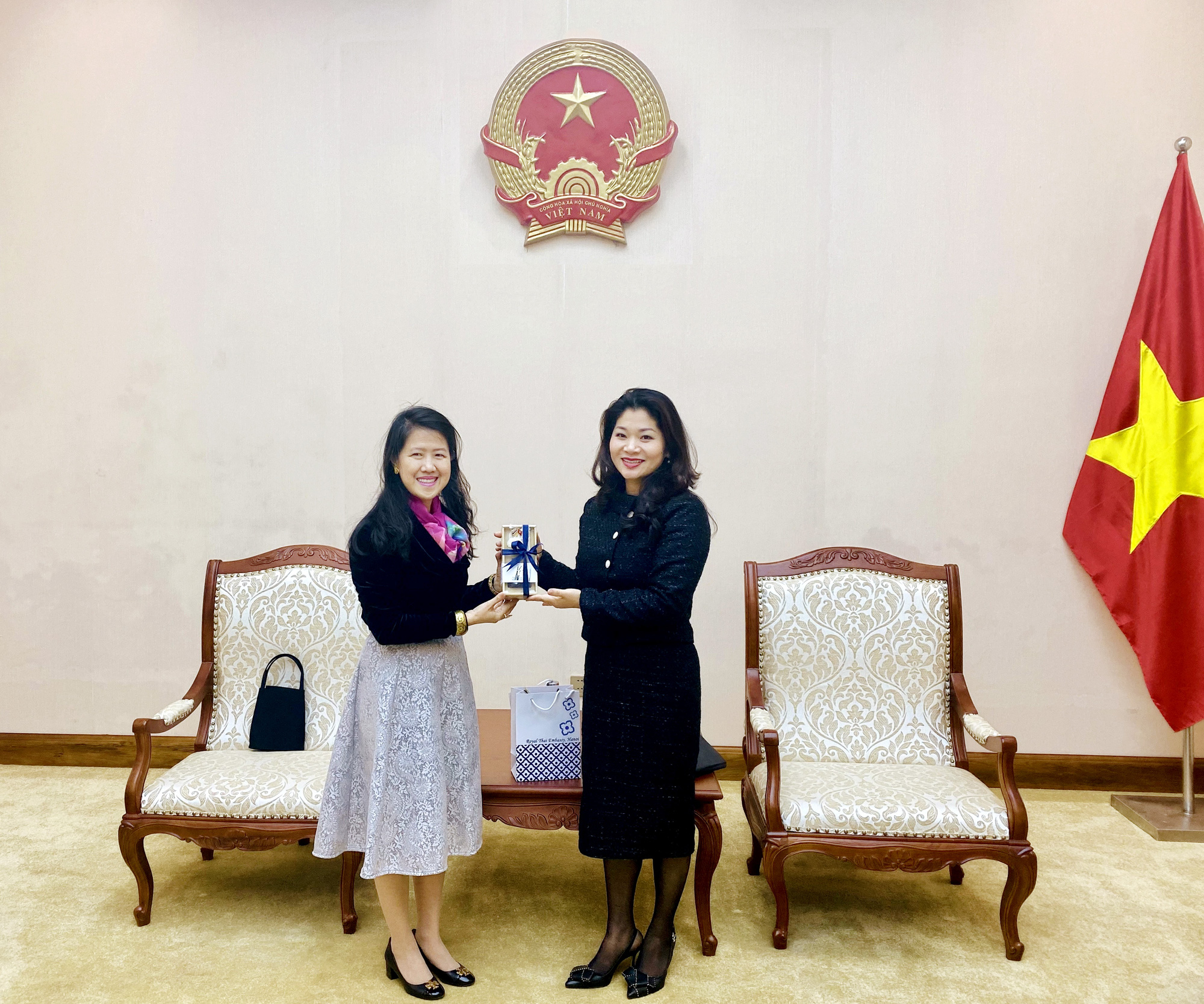 Cục trưởng Cục Hợp tác quốc tế Nguyễn Phương Hòa tiếp và làm việc với Đại biện Lâm thời Thái Lan tại Việt Nam