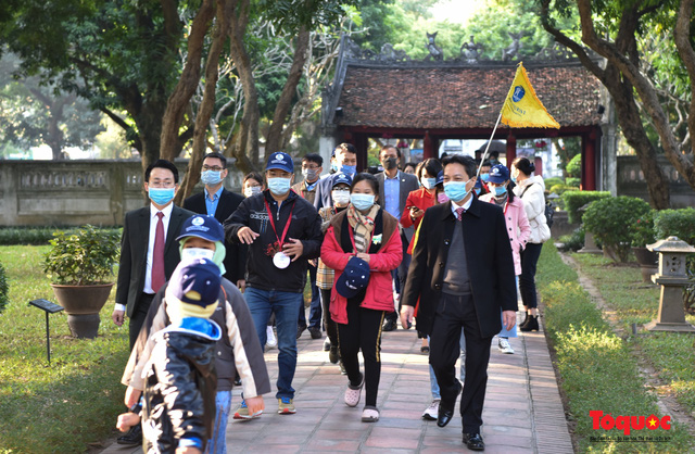 Hà Nội, Đà Nẵng và Huế đón những du khách đầu tiên của năm 2021